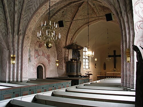 Rö kyrka, intérieur
