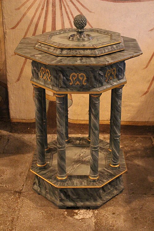 Löts kyrka, interno