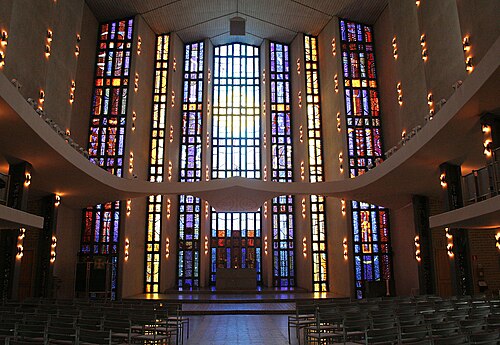 Uppenbarelsekyrkan, interno