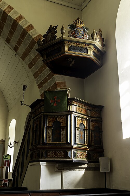 Viklau kyrka, interno