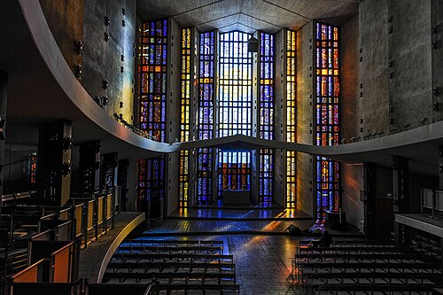 Uppenbarelsekyrkan, interno