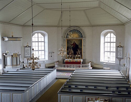 Hällstads kyrka, interno
