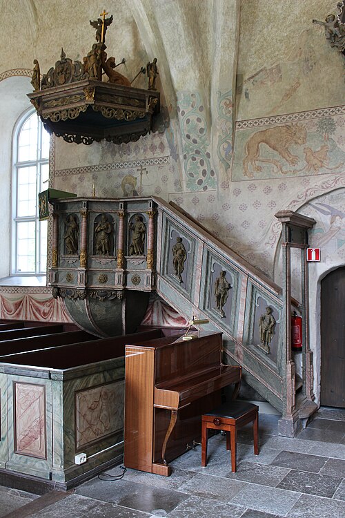 Husby-Sjutolfts kyrka, interno