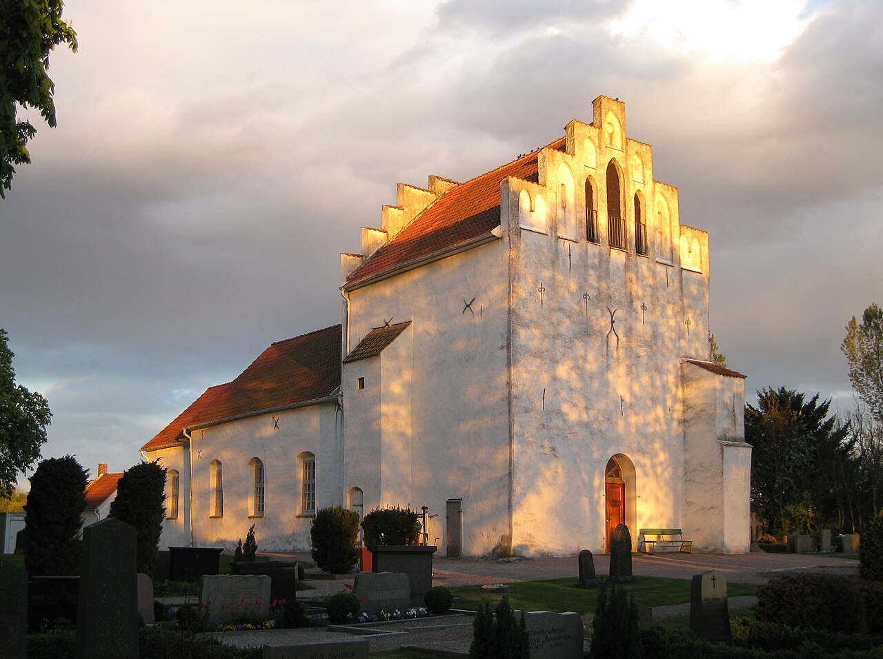 Hässlunda kyrka