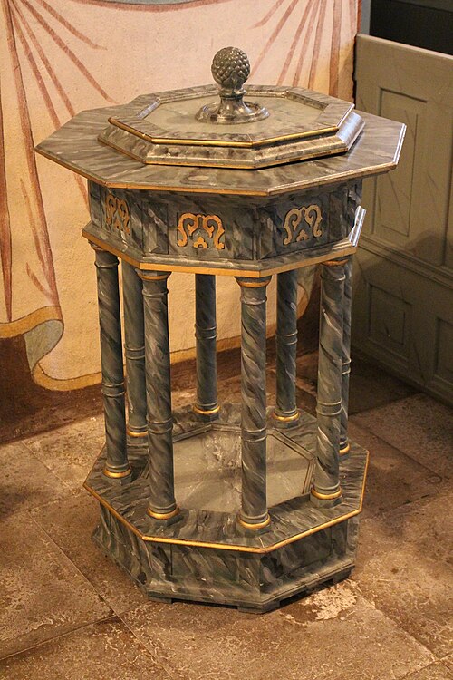 Löts kyrka, interno