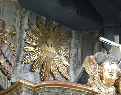 Lena kyrka, interno