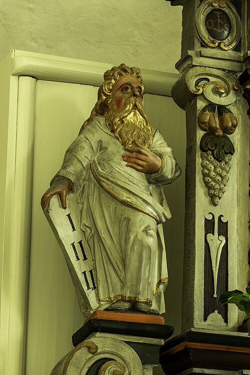 Sproge kyrka, interno