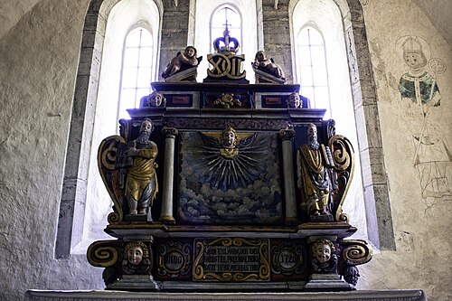 Hellvi kyrka, interno