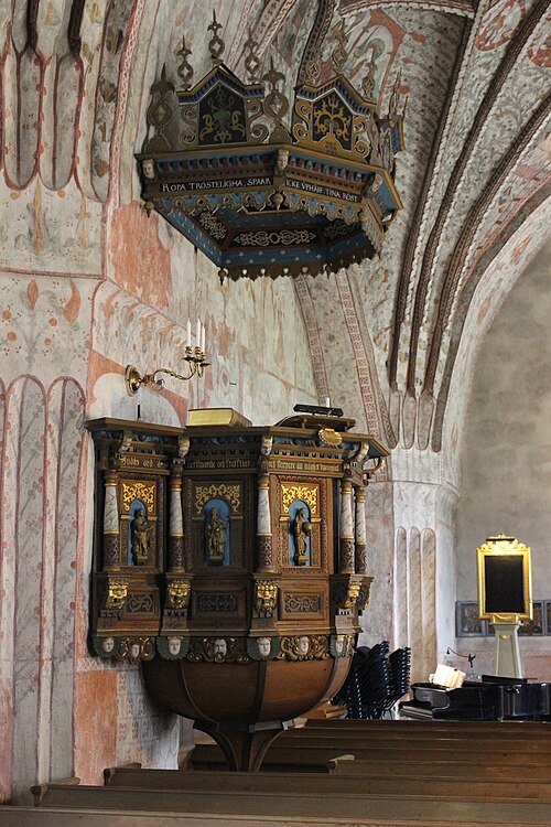 Tortuna kyrka, interno