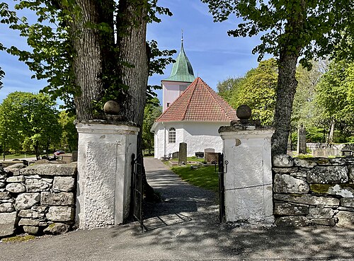 Hålta kyrka