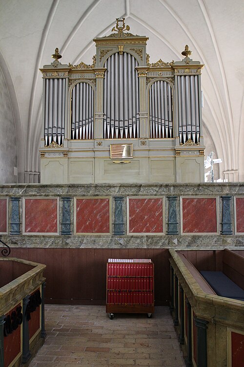 Hållnäs kyrka, interno