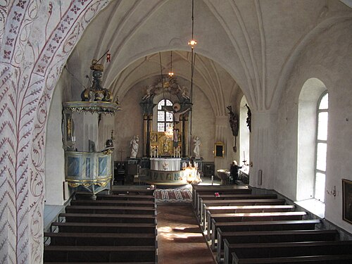 Husby-Långhundra kyrka, interno