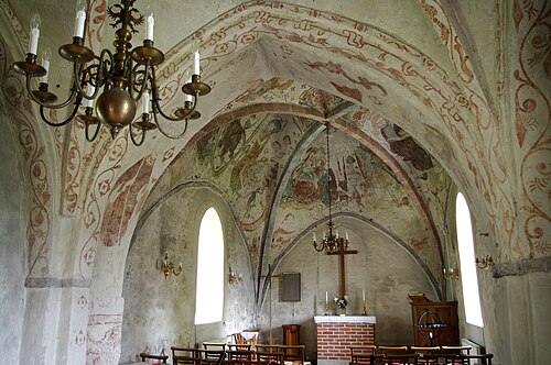 Hyby gamla kyrka, interno