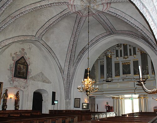 Heliga Kors kyrka, interno