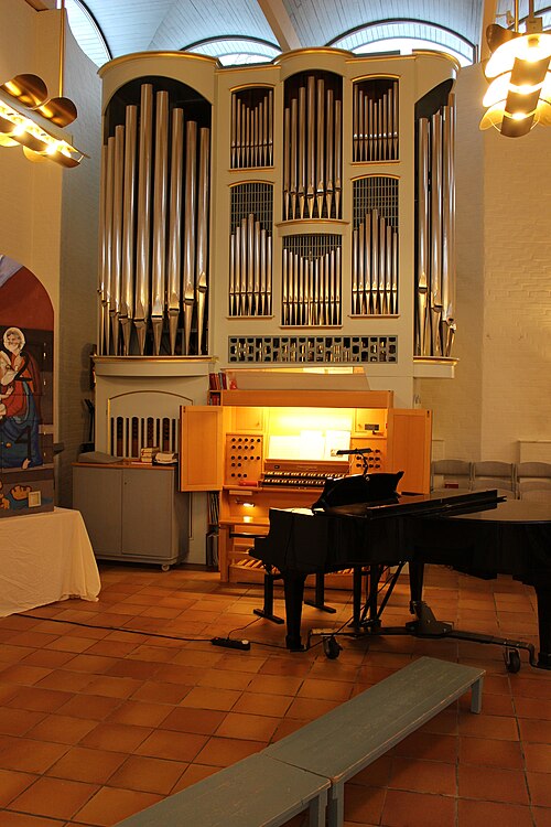 Sankt Mikaels kyrka, intérieur
