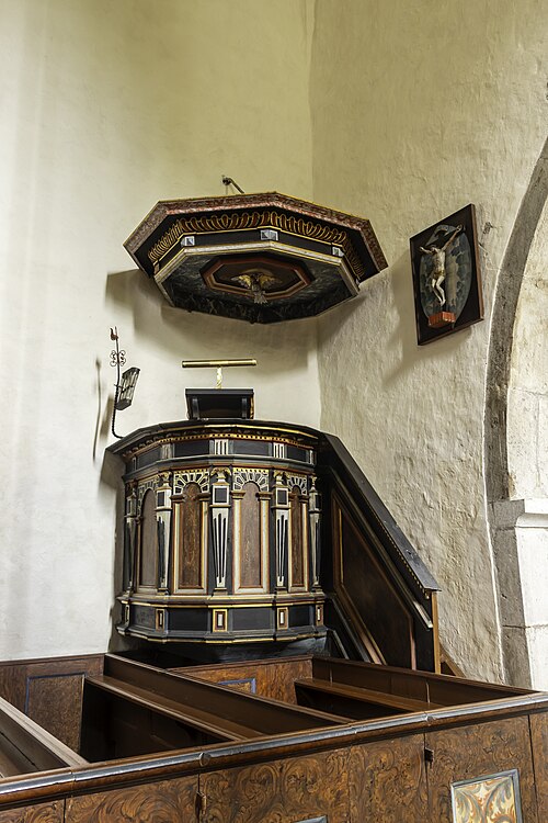 Hellvi kyrka, interno