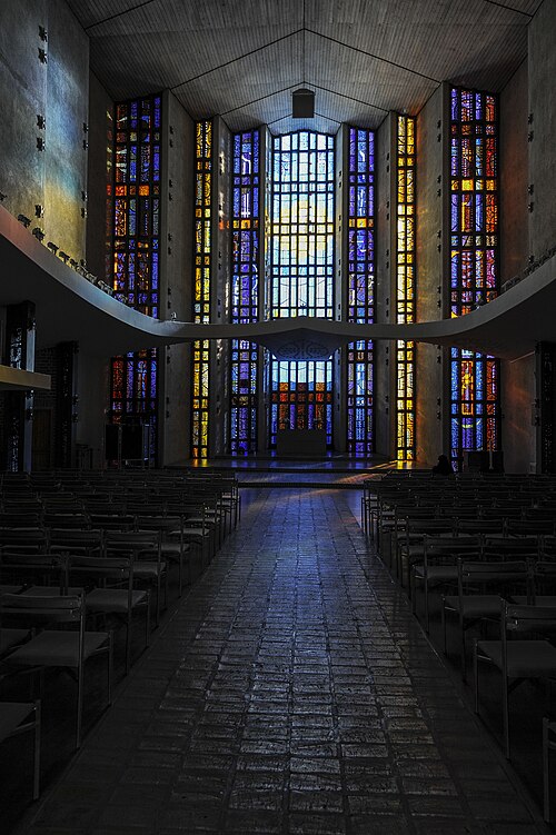 Uppenbarelsekyrkan, interno