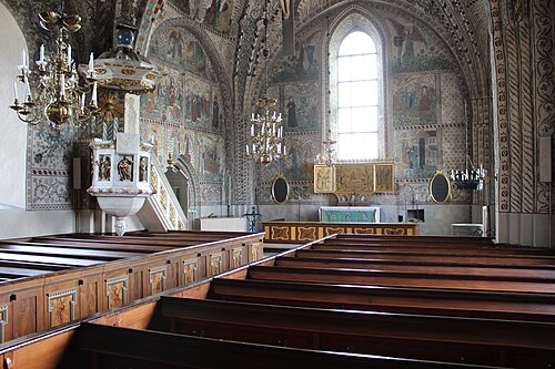 Tolfta kyrka, interno