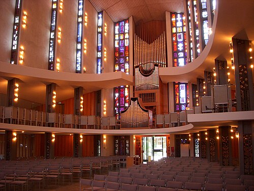 Uppenbarelsekyrkan, interno