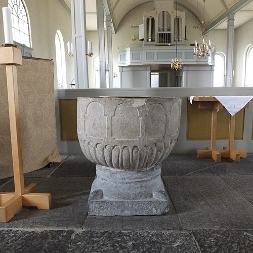 Kverrestads kyrka, interno