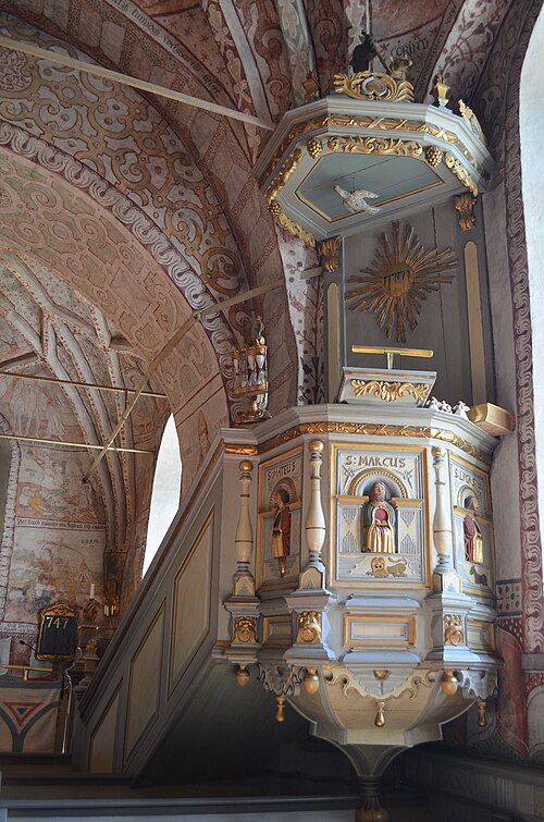 Edsbro kyrka, interno