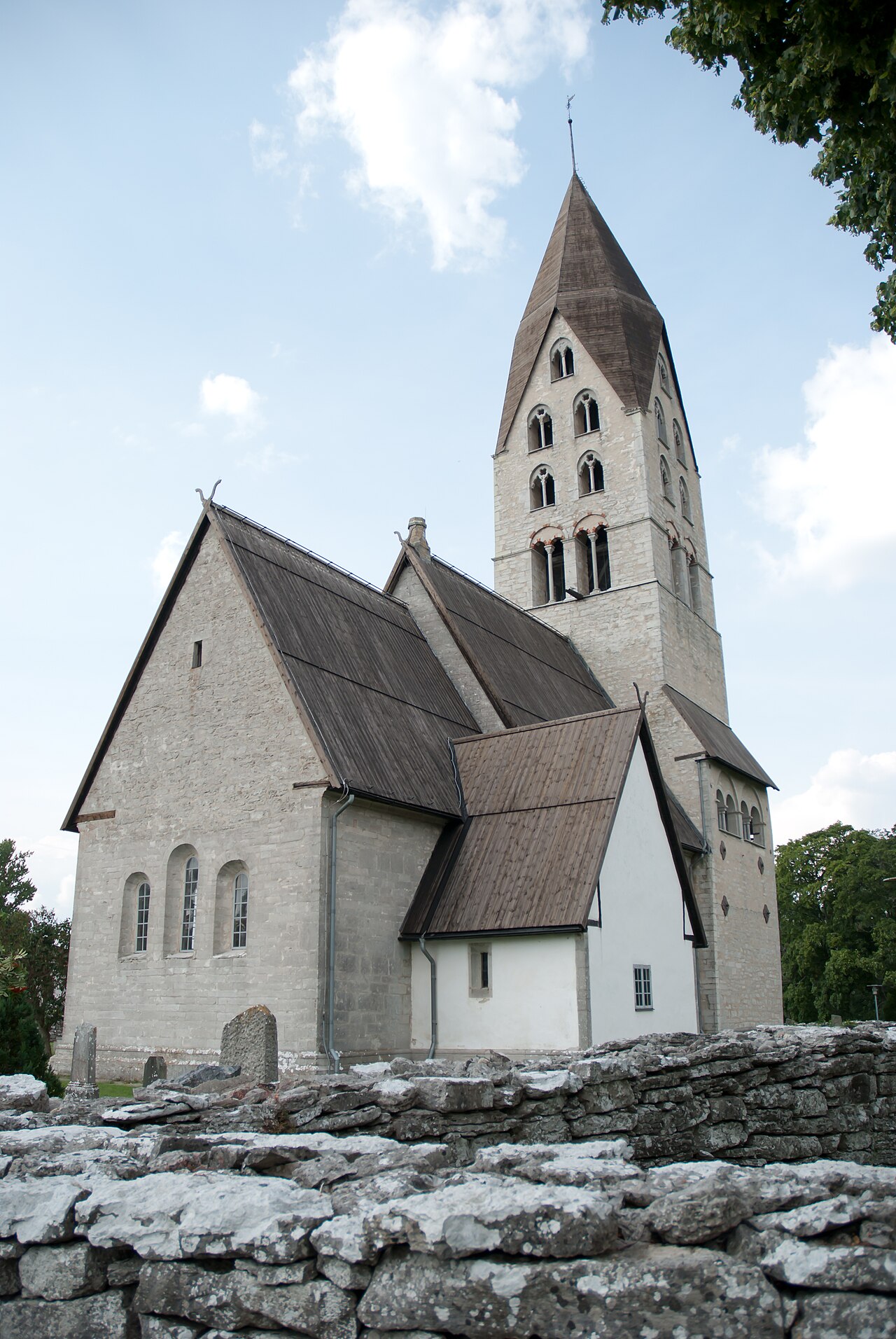 Tingstäde kyrka
