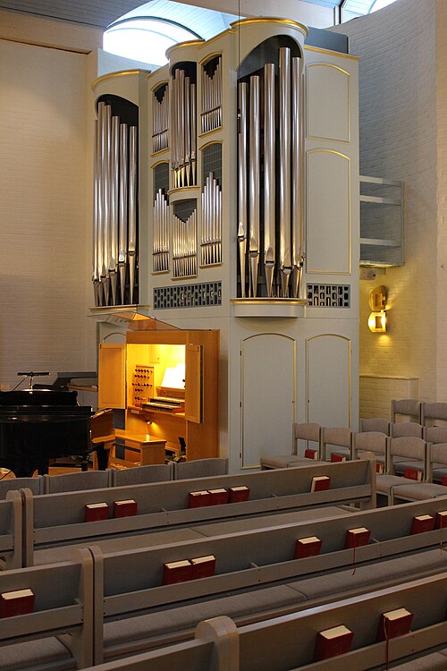 Sankt Mikaels kyrka, intérieur