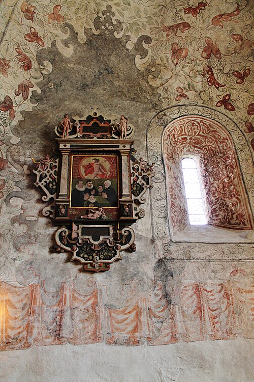 Heliga Kors kyrka, interno