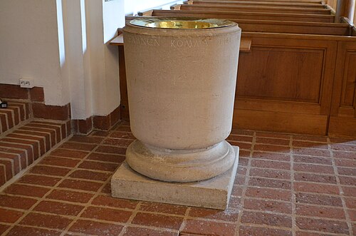 Raus kyrka, interno